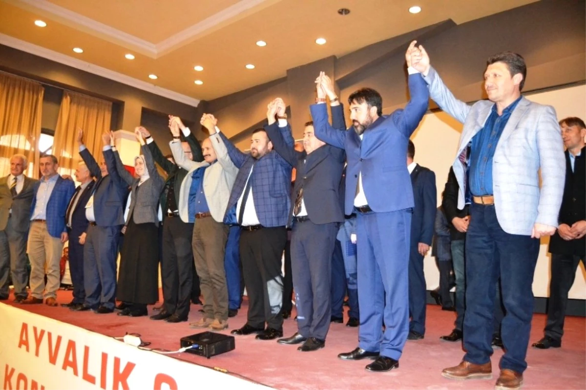 AK Parti Ayvalık İlçe Kongresi\'nde Başkanlığa Hasan Kıtay Seçildi