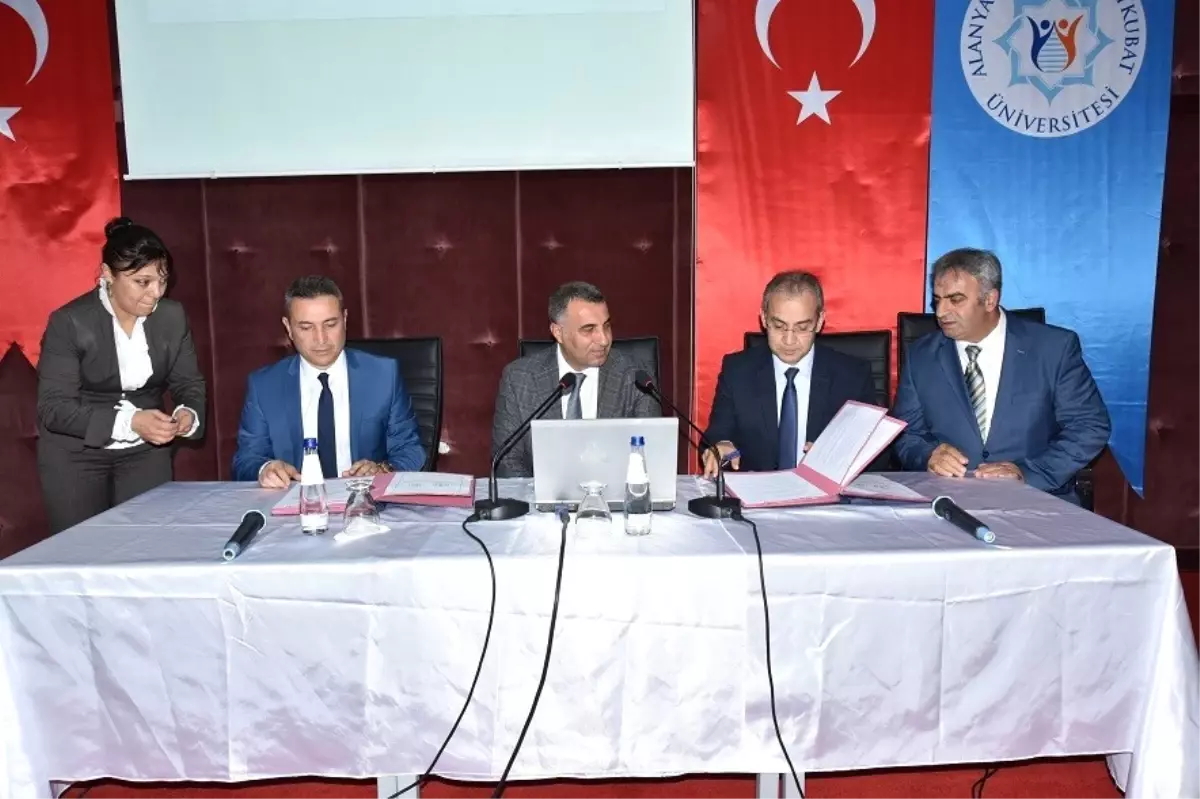 Alkü\'de "Dünya\'da Değer Merkezli Öğretmenlik" Konferansı