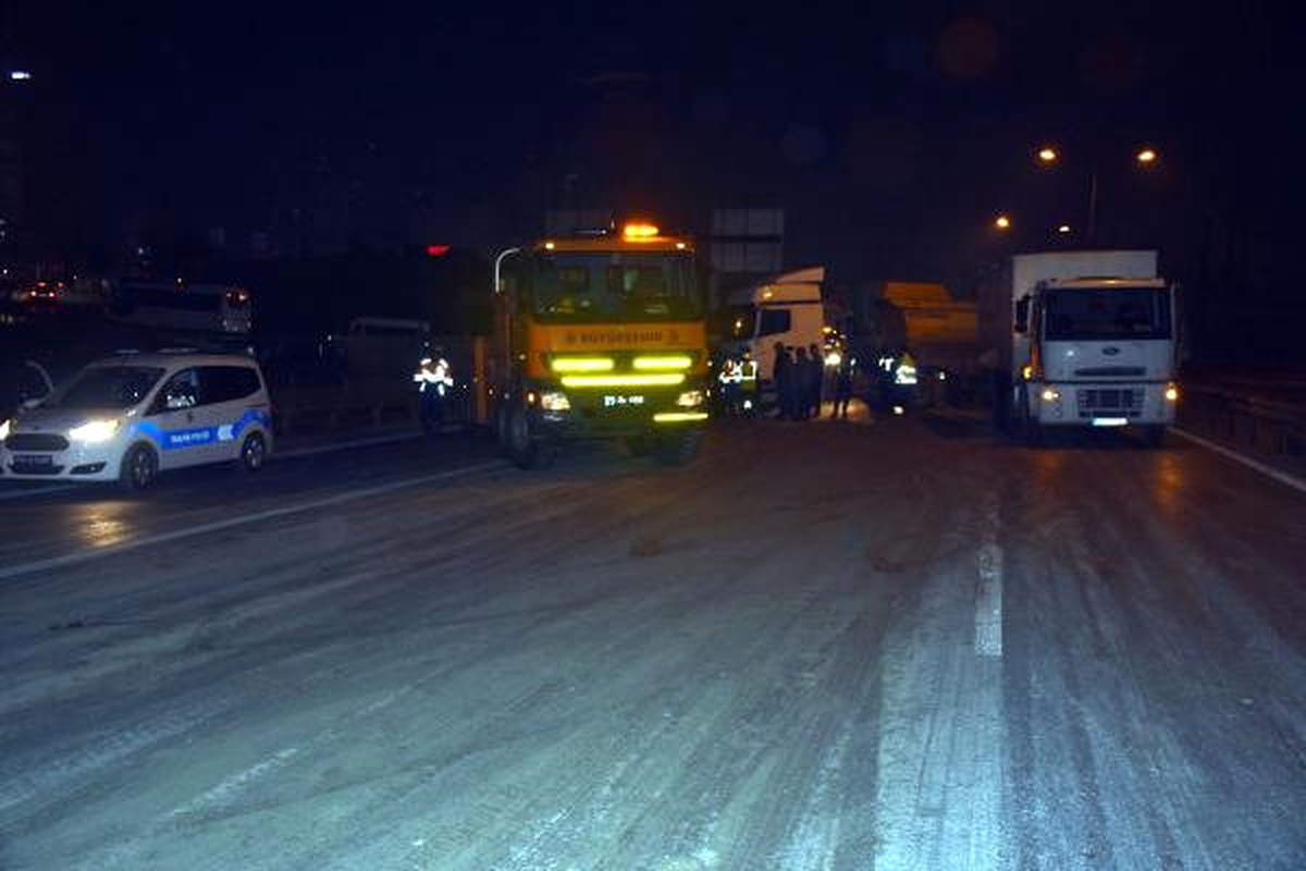 Basın Ekspres Yolunda Zincirleme Kaza: 9 Araç Birbirine Girdi, 5 Yaralı
