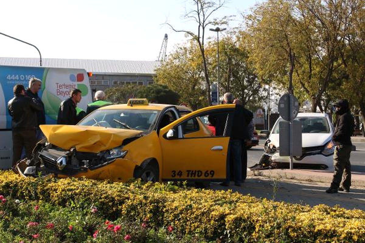Beyoğlu\'nda Trafik Kazası: 1 Yaralı