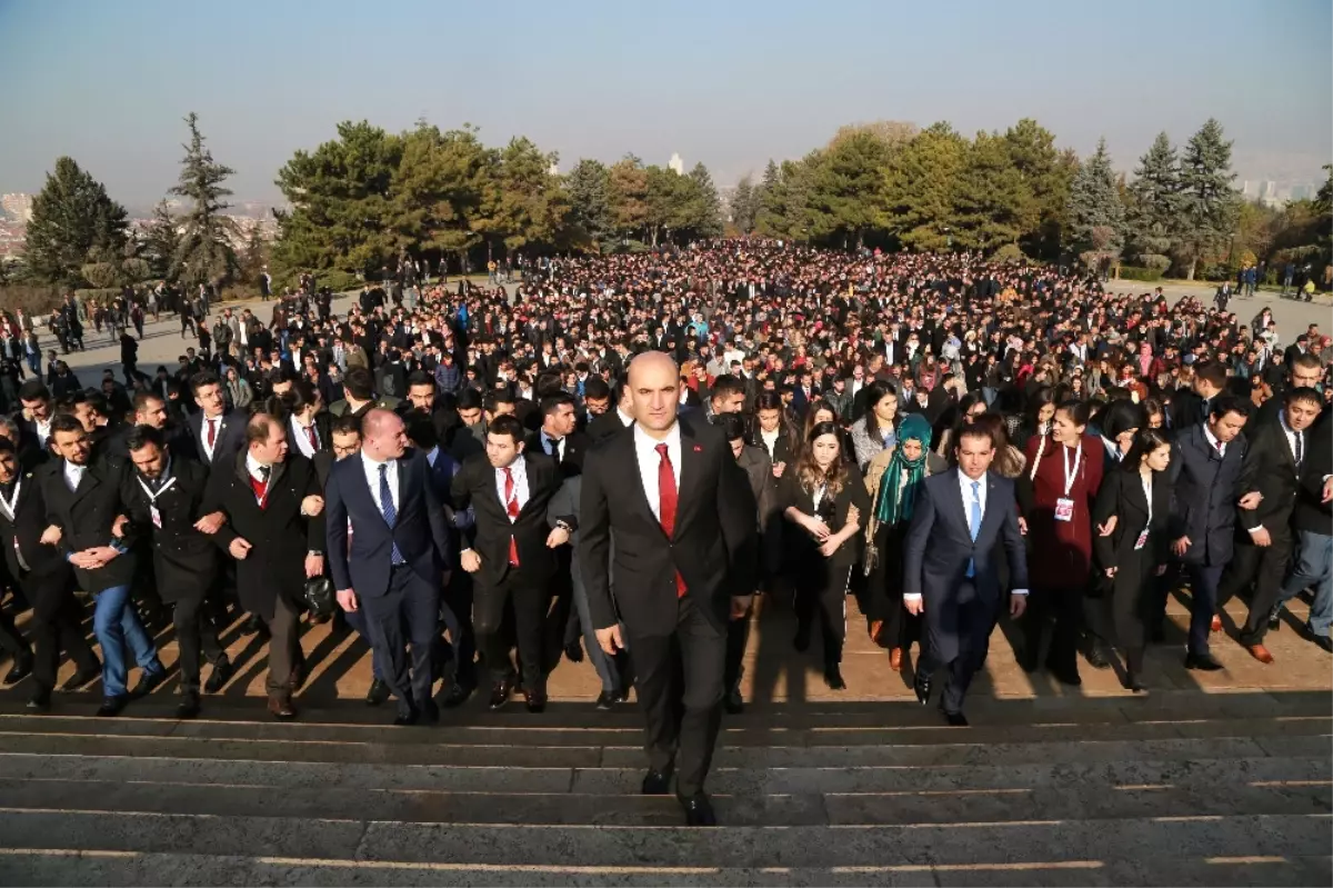 Ülkücüler Anıtkabir\'e Yürüdü