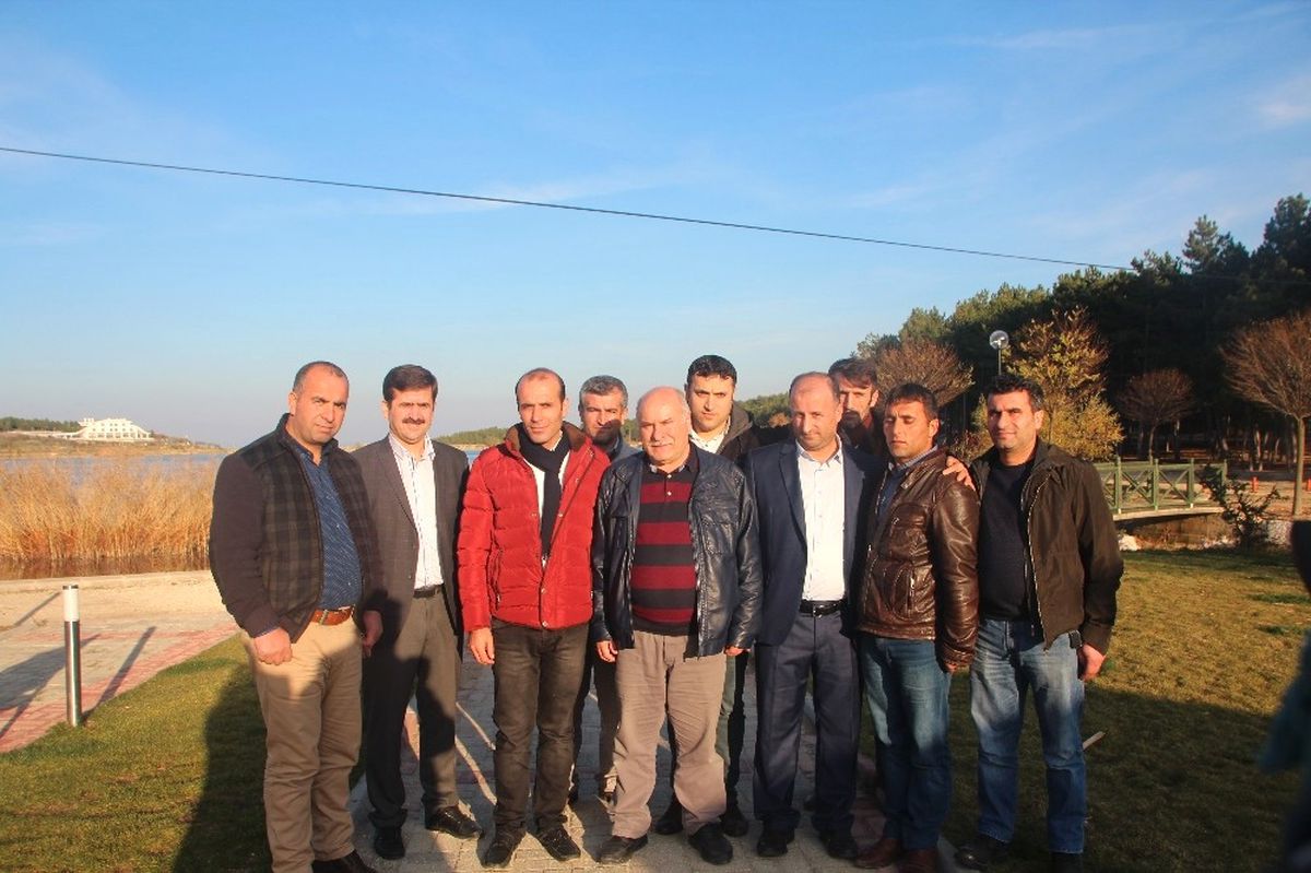 Bitlis\'ten Bilecik\'e 31 Yıl Önceki İlkokul Öğretmenlerini Görmek İçin Geldiler