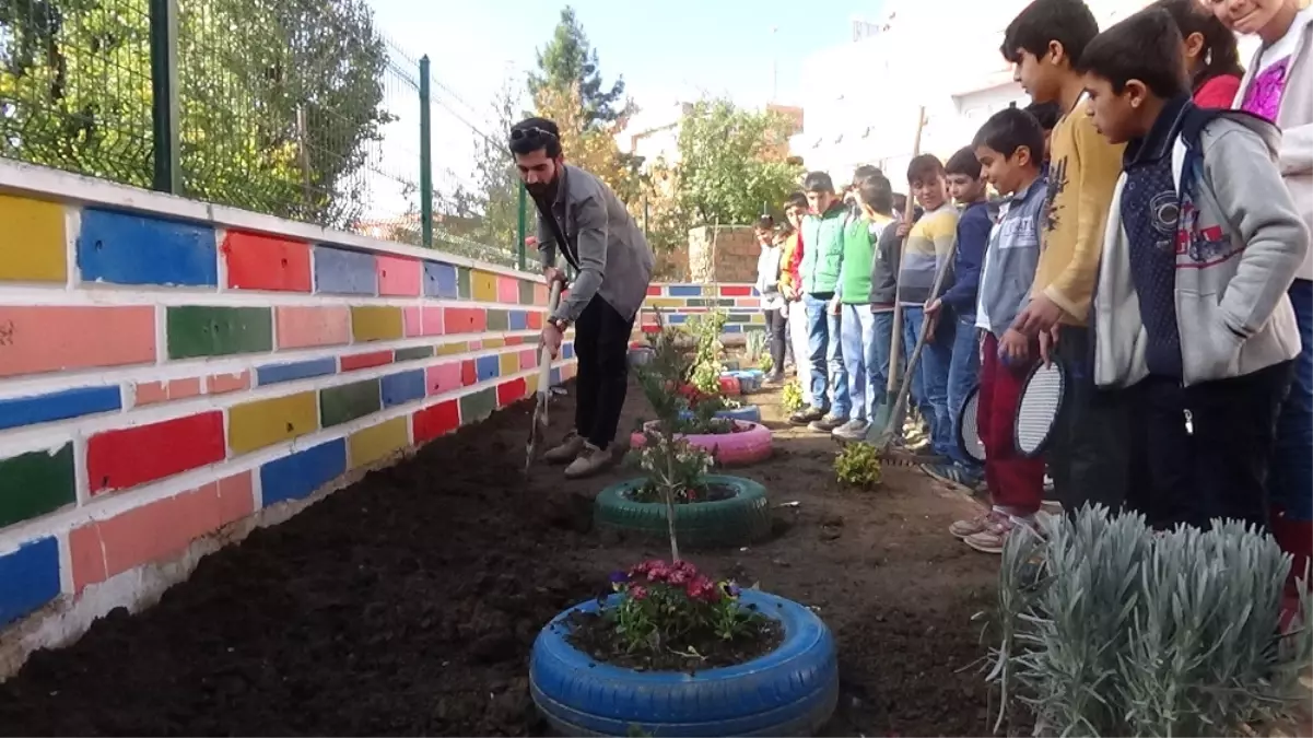 Eğitime Renk Katan Öğretmen