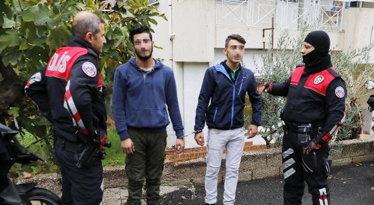 Gasbettikleri Ayakkabı Parasıyla Üç Sokak Kaçabildiler