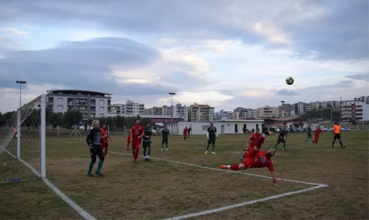 İzmir\'de Masterler Maçında Kavga Çıktı