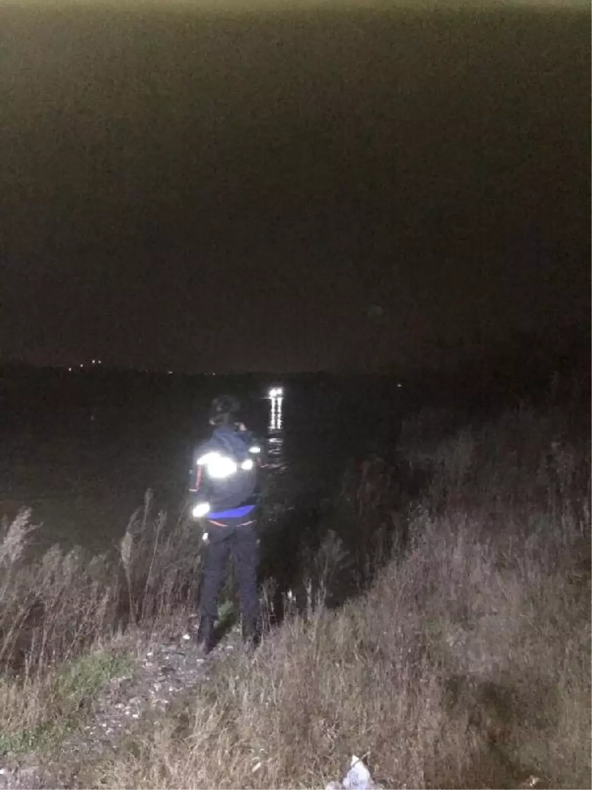 Nehir Yatağındaki Adacıkta Mahsur Kalan 4 Kişiyi Afad Kurtardı