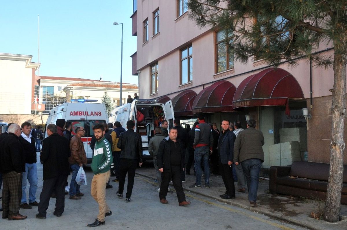 Öğretmen ve Babası Silahla Yaralandı