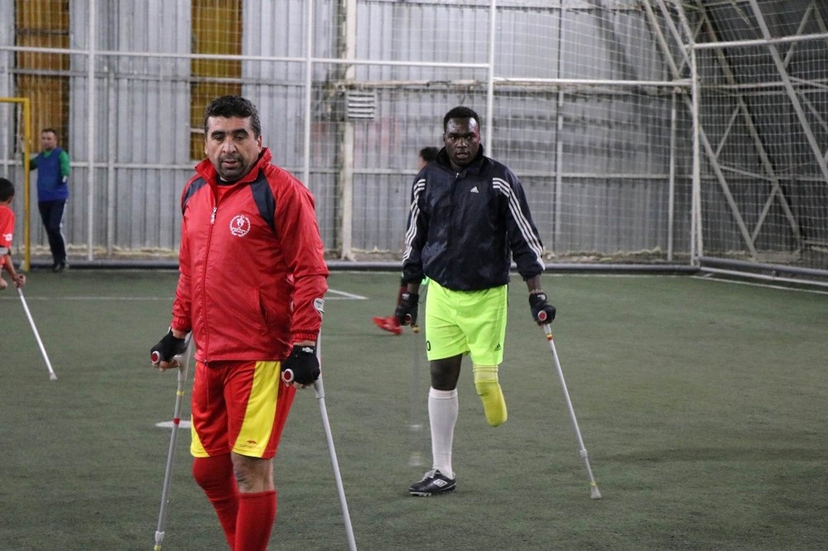 Kenyalı Kenan Ampute Futbol Ligi\'nde Ter Döküyor