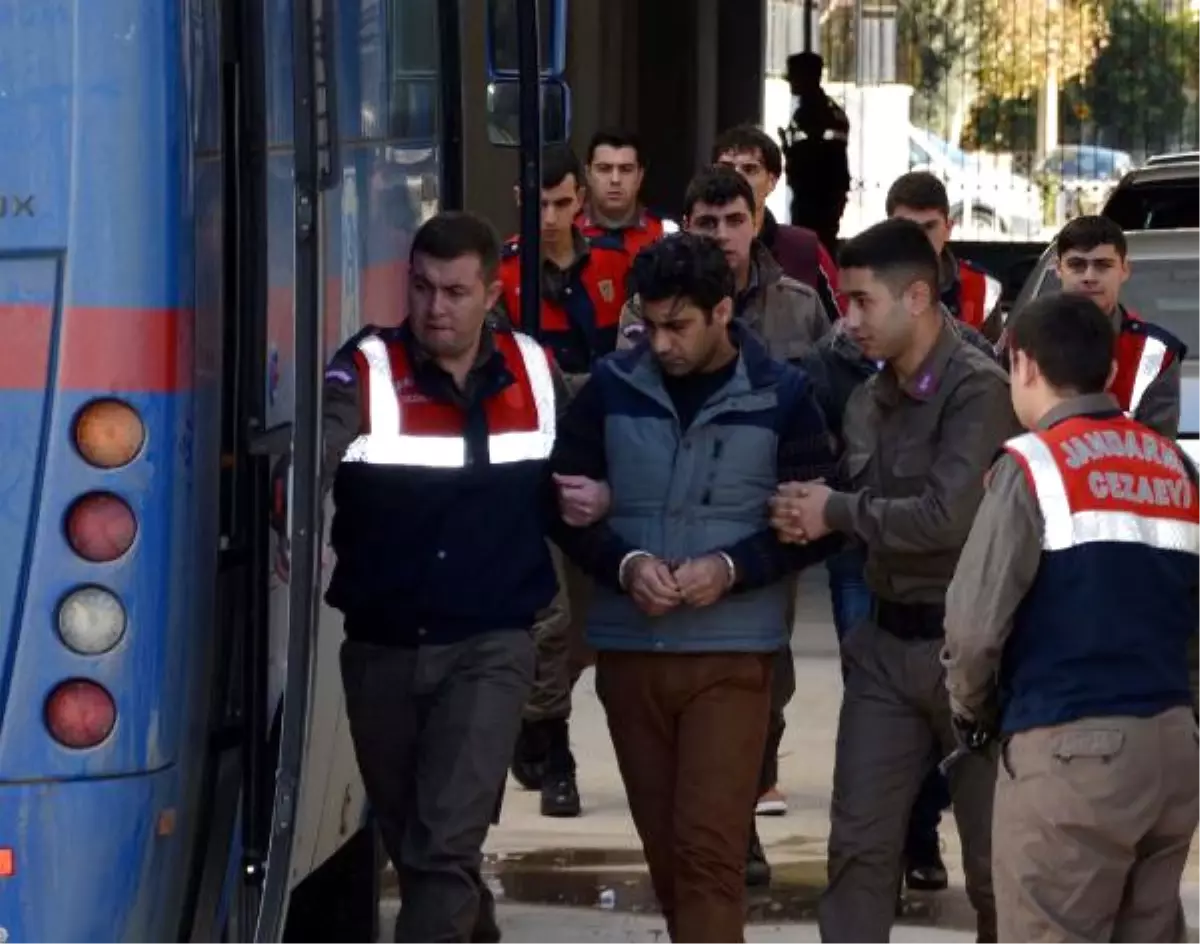 Paris Saldırısının Keşifçisine Yardımdan Yeniden Yargılanıyorlar