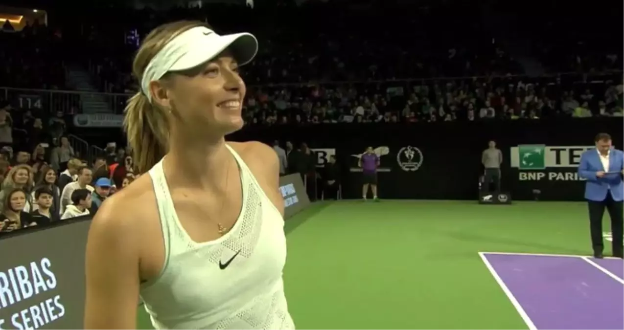 Türk Taraftar, Maçta Sharapova\'ya Seslendi: Benimle Evlenir Misin?