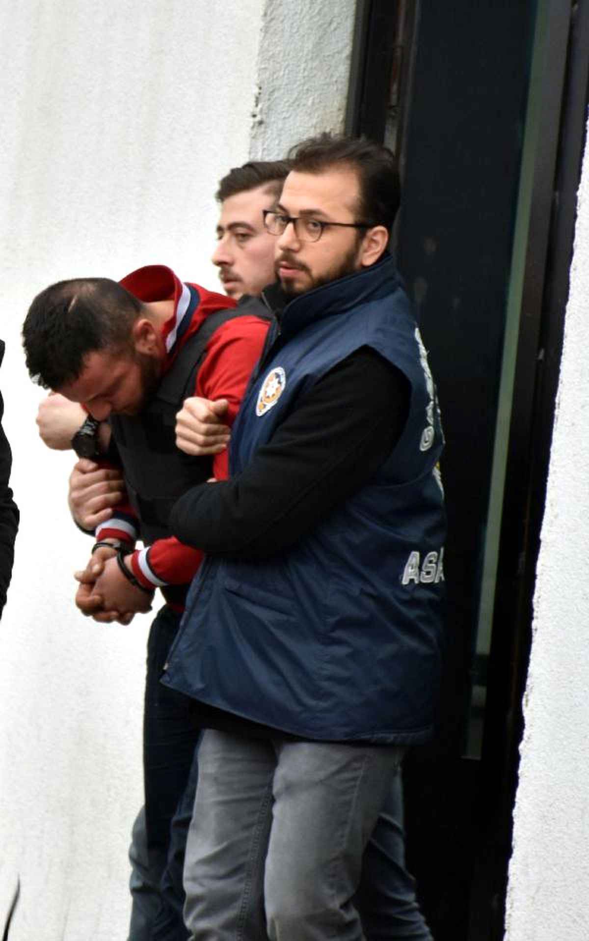 16 Yaşındaki Kızı Eşarpla Boğan Cezaevi Firarisi Adliyeye Sevkedildi