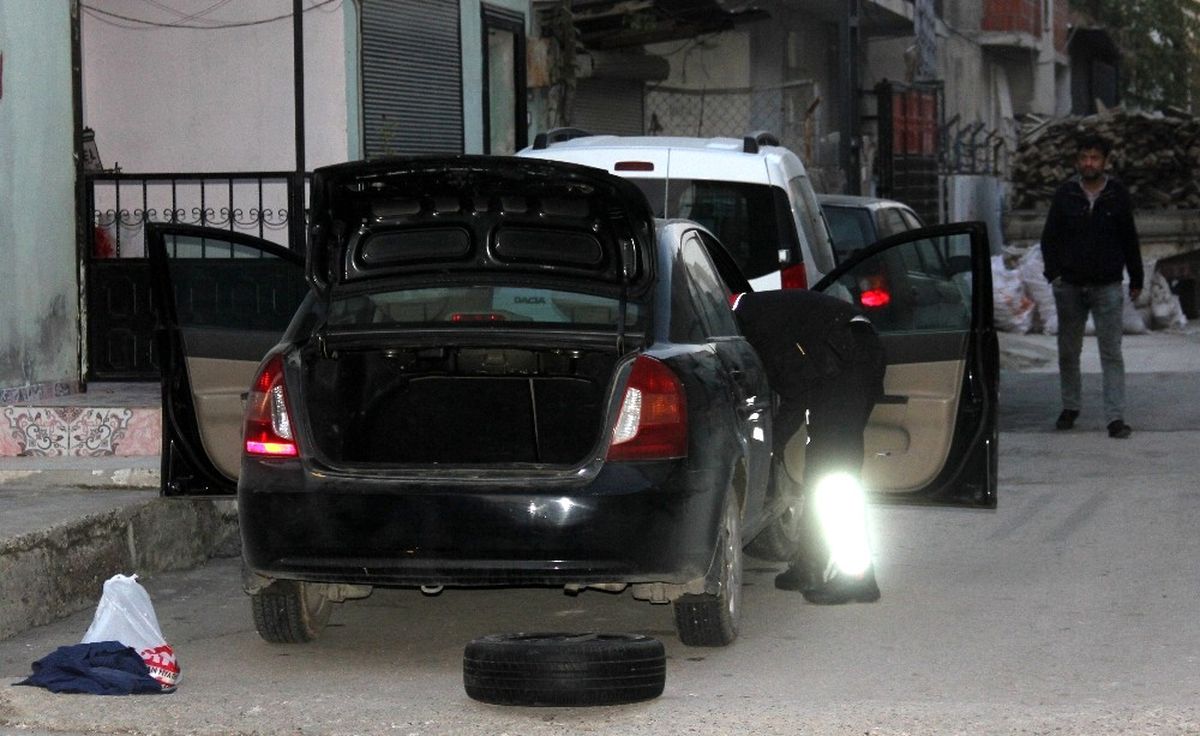 Adana\'da Sokak Ortasında Silahlı Saldırı: 1 Ölü, 1 Yaralı