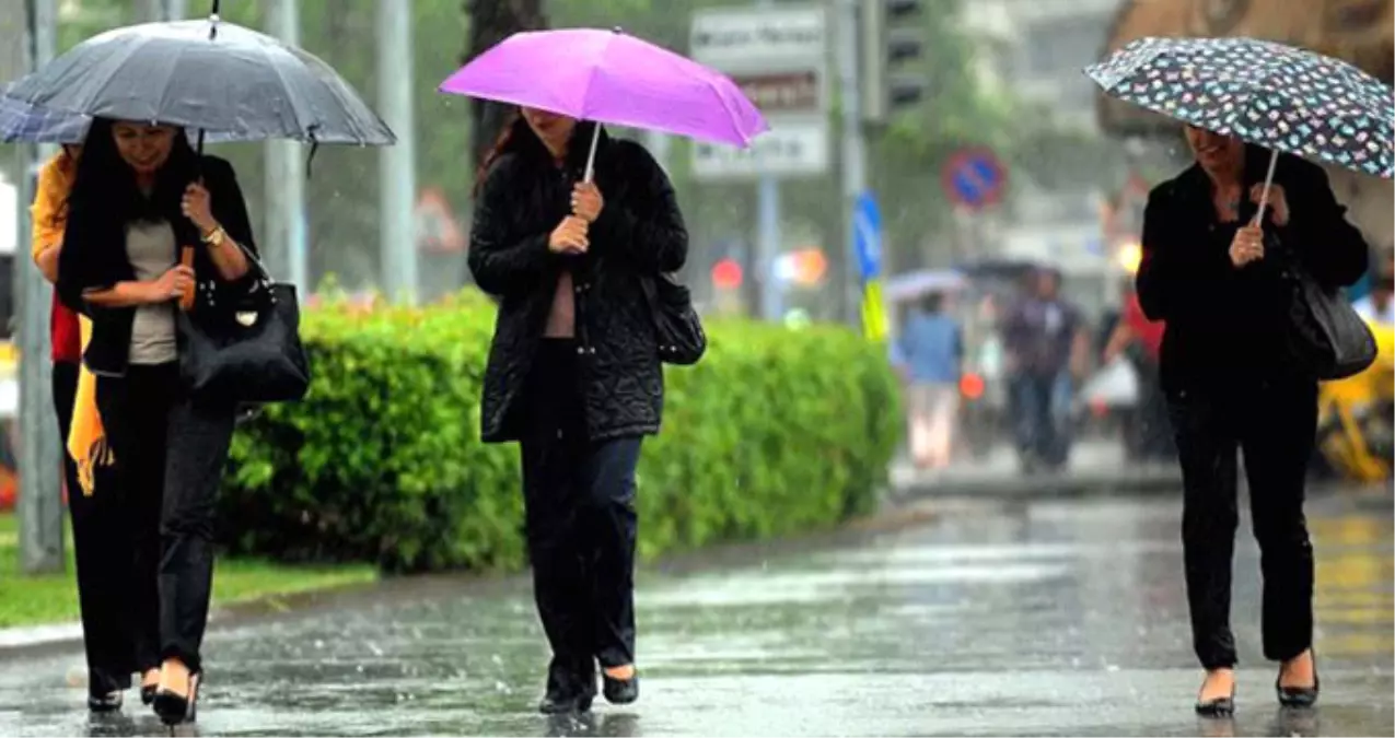 İstanbul\'da Akşam Saatlerinden İtibaren Sağanak Yağış Bekleniyor