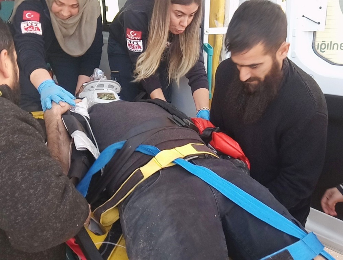 Aksaray\'da Otomobille Çarpışan Motosikletin Sürücüsü Hayatını Kaybetti