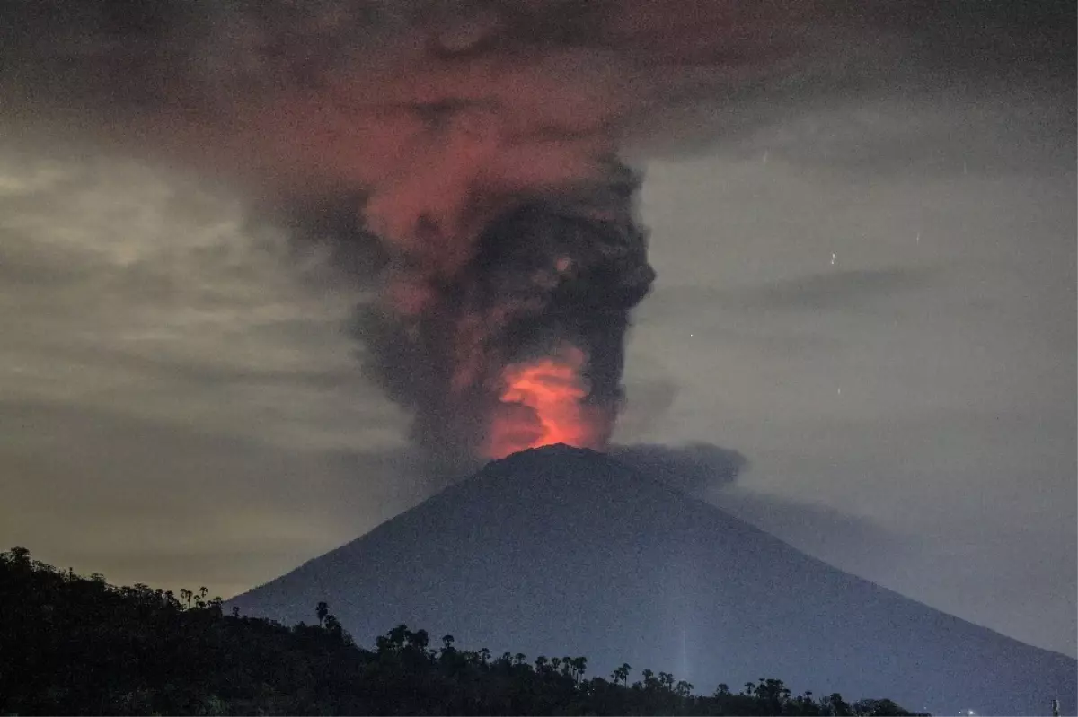 Bali\'de Üst Seviyede Volkan Alarmı