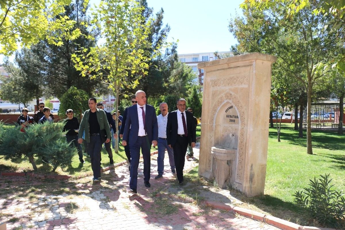 Batman\'da Mehmet Uzun Parkı\'na Kütüphane