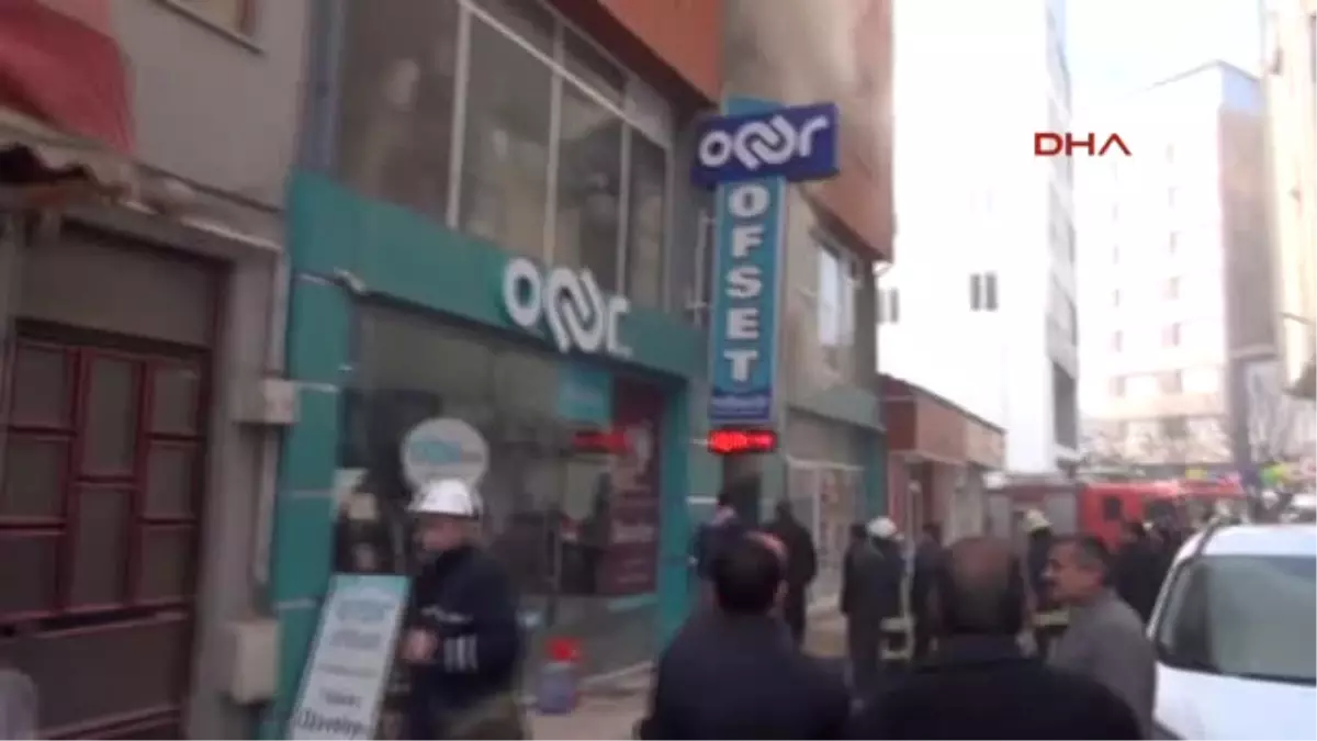 Çorum İtfaiye Aracı Sokağa Giremeyince, Polis Park Halindeki Araçları İtti