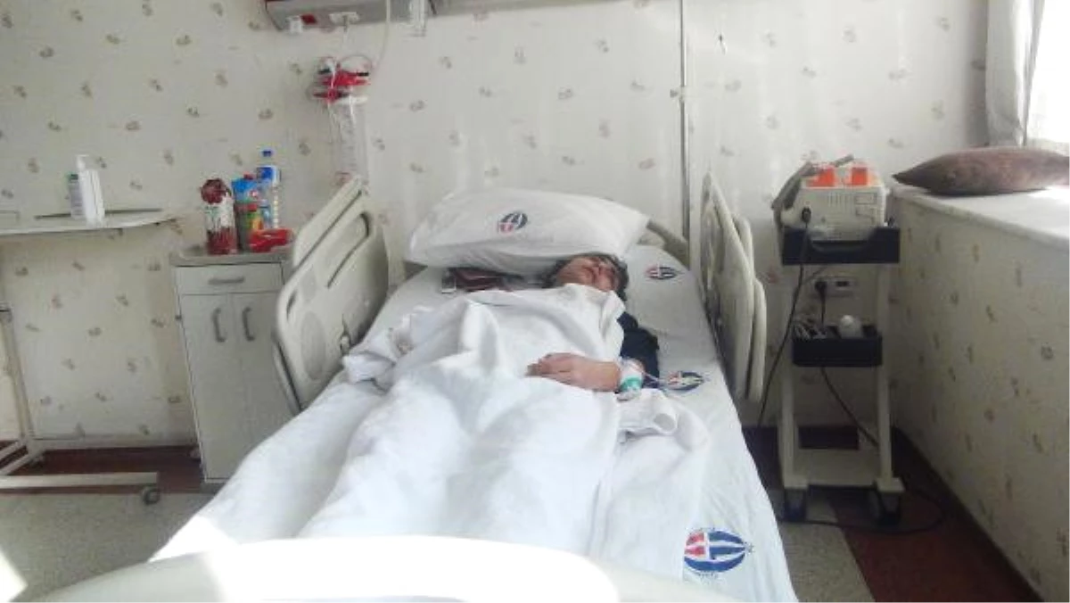 Fren Yapan Midibüste Yaralandı, Sürücü Yolda Bırakıp Kaçtı