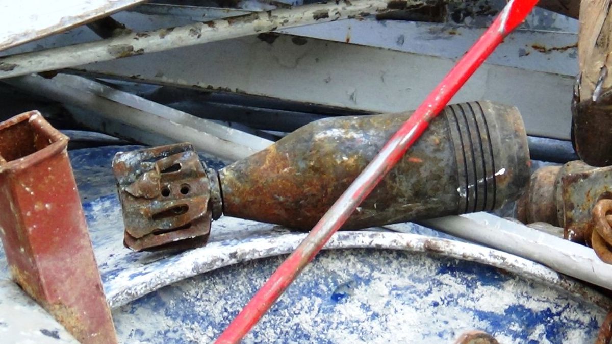 Hurda Kamyonetinin Kasasında Askeri Mühimmat Bulundu
