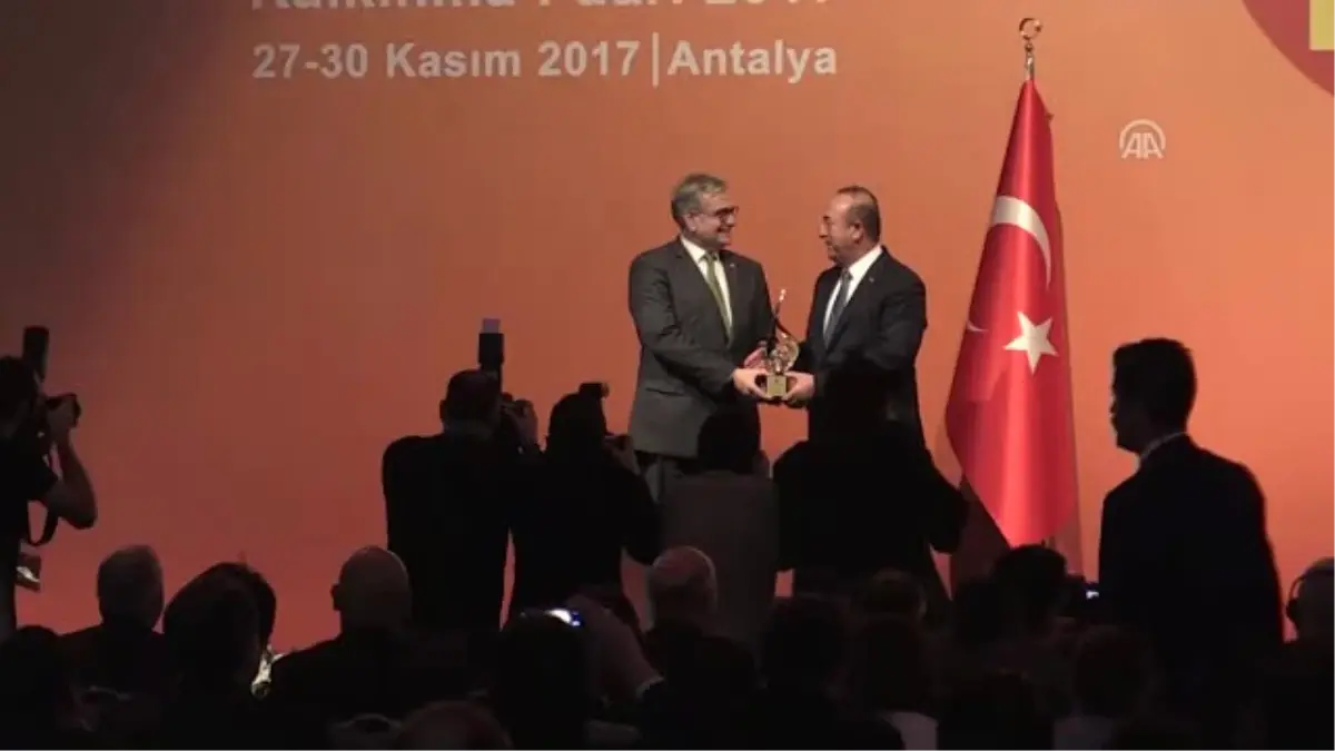 Küresel Güney-Güney Kalkınma Fuarı 2017 - Çavuşoğlu, Stantları Gezdi