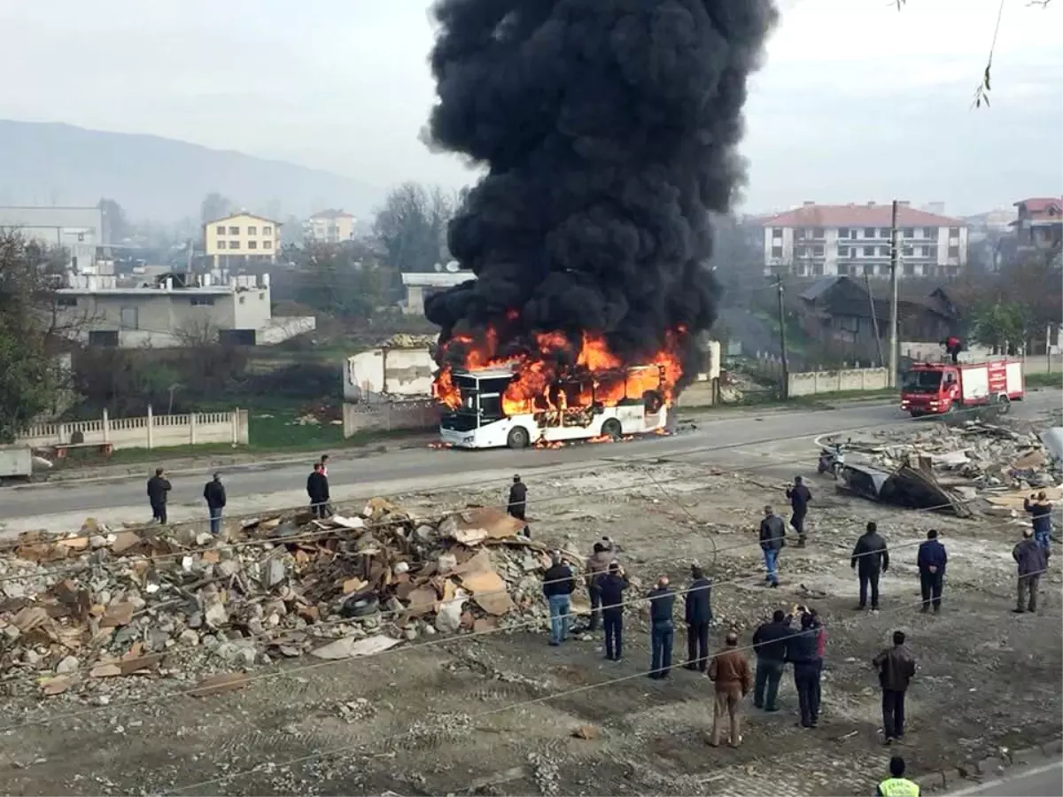 Özel Otobüsü Alev Alev Yandı