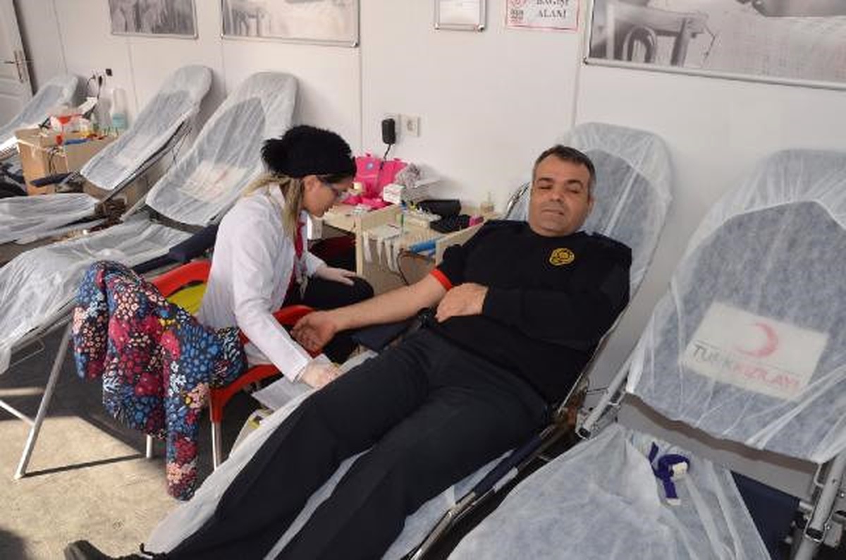 Polisten Lösemi Hastası Çınar İçin Kan Bağışı