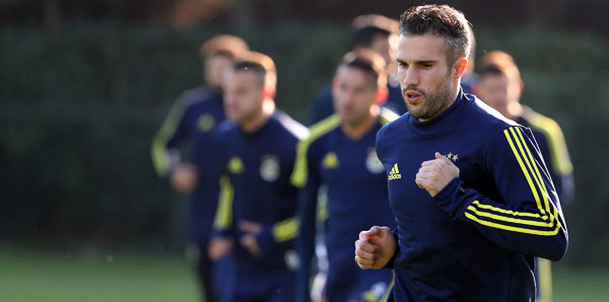 Robin Van Persie Sahalara Dönüyor
