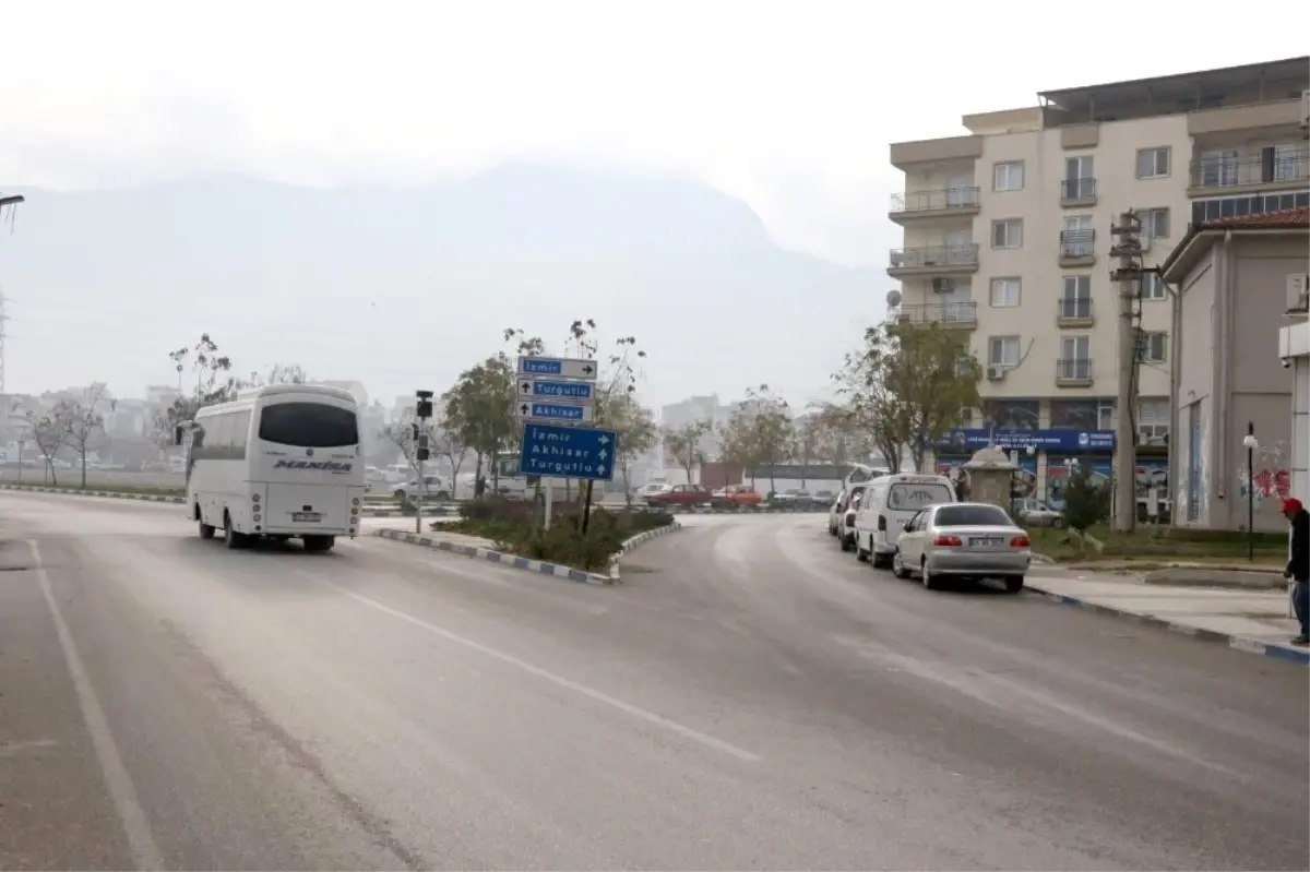 Şehir Merkezindeki Trafik Levhaları Yenileniyor