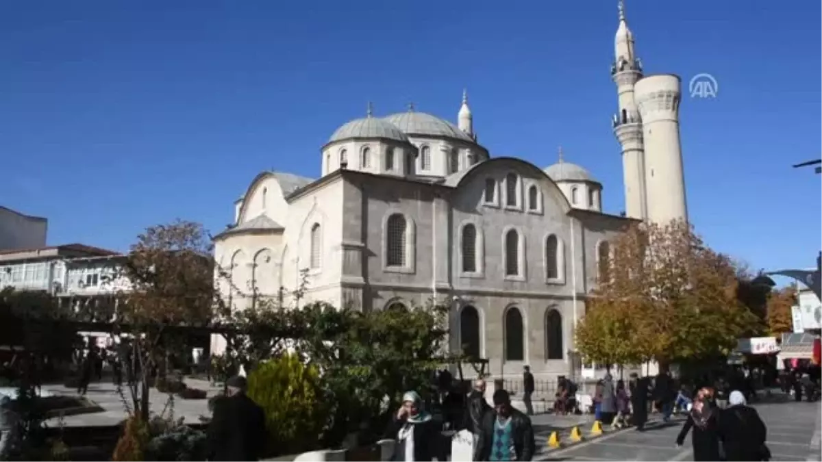 Tarihi Camideki Hırsızlık Girişimi Güvenlik Kamerasında