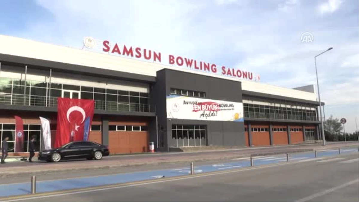 Türkiye\'nin En Büyük Bowling Salonu Halka Açıldı