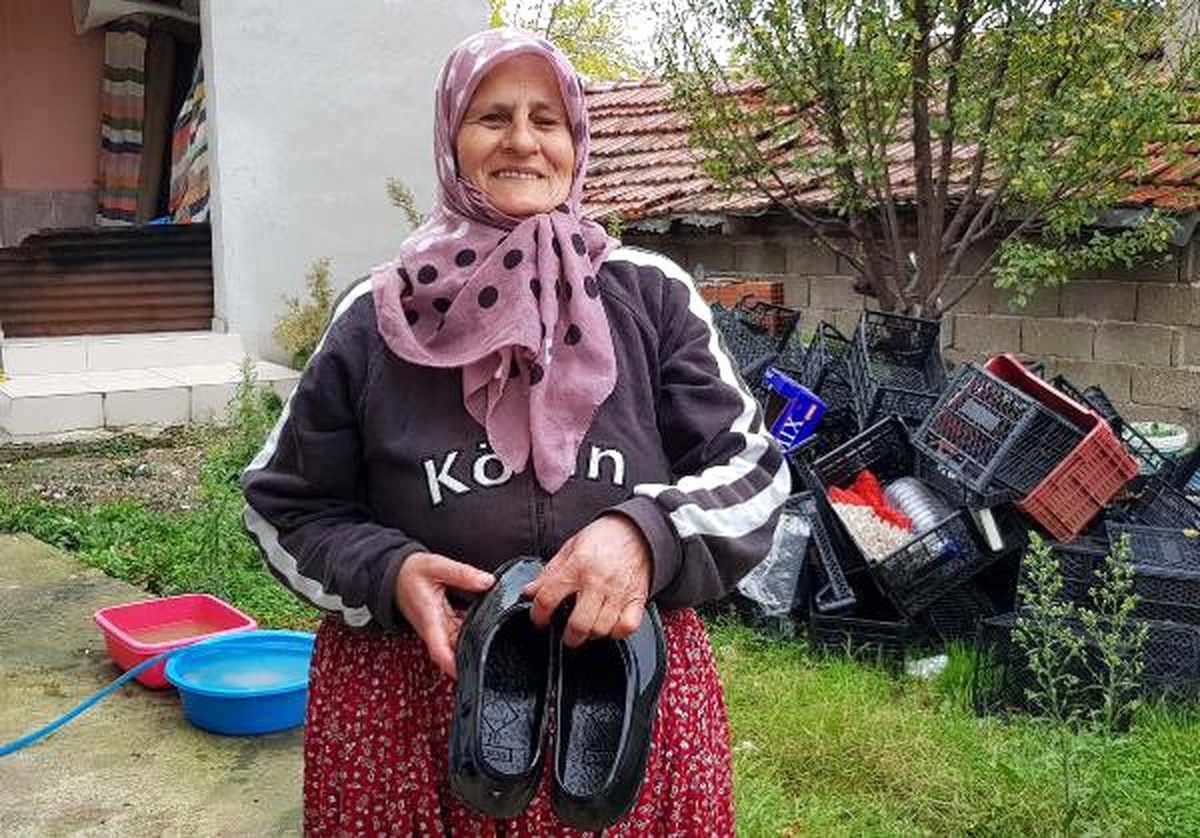 Yerler Kirlenmesin\' Diye Çamurlu Kara Lastiklerini Çıkarıp, Bankaya Çoraplarıyla Girdi (2)