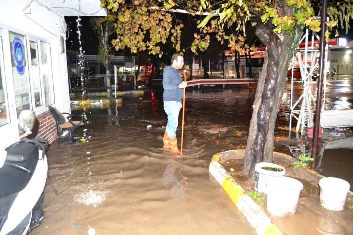 Ayvalık Yağmura Teslim