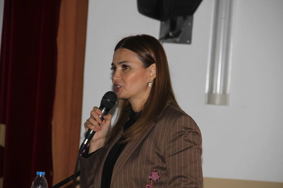 Azeri Milletvekili Ganire Paşeyeva Bafra\'da Konferans Verdi