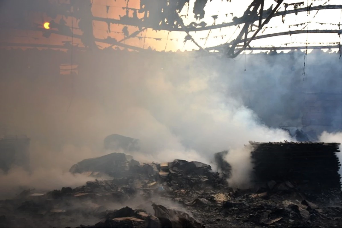 Biga\'da Abajur Üreten Bir Fabrikada Yangın