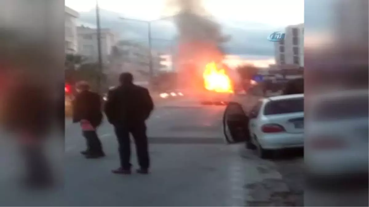 Çanakkale\'de Halk Otobüsü Alev Alev Böyle Yandı