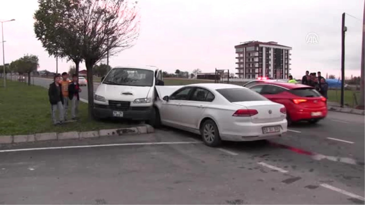 Çerkezköy\'de Trafik Kazası: 2 Yaralı