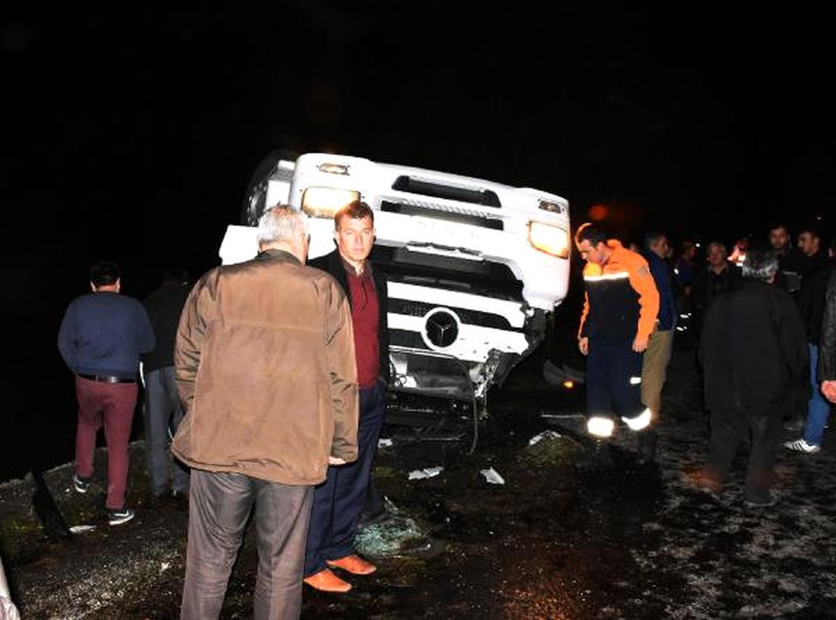 Direksiyon Başında Kalp Krizi Geçirince, Tır ile Dereye Yuvarlandı