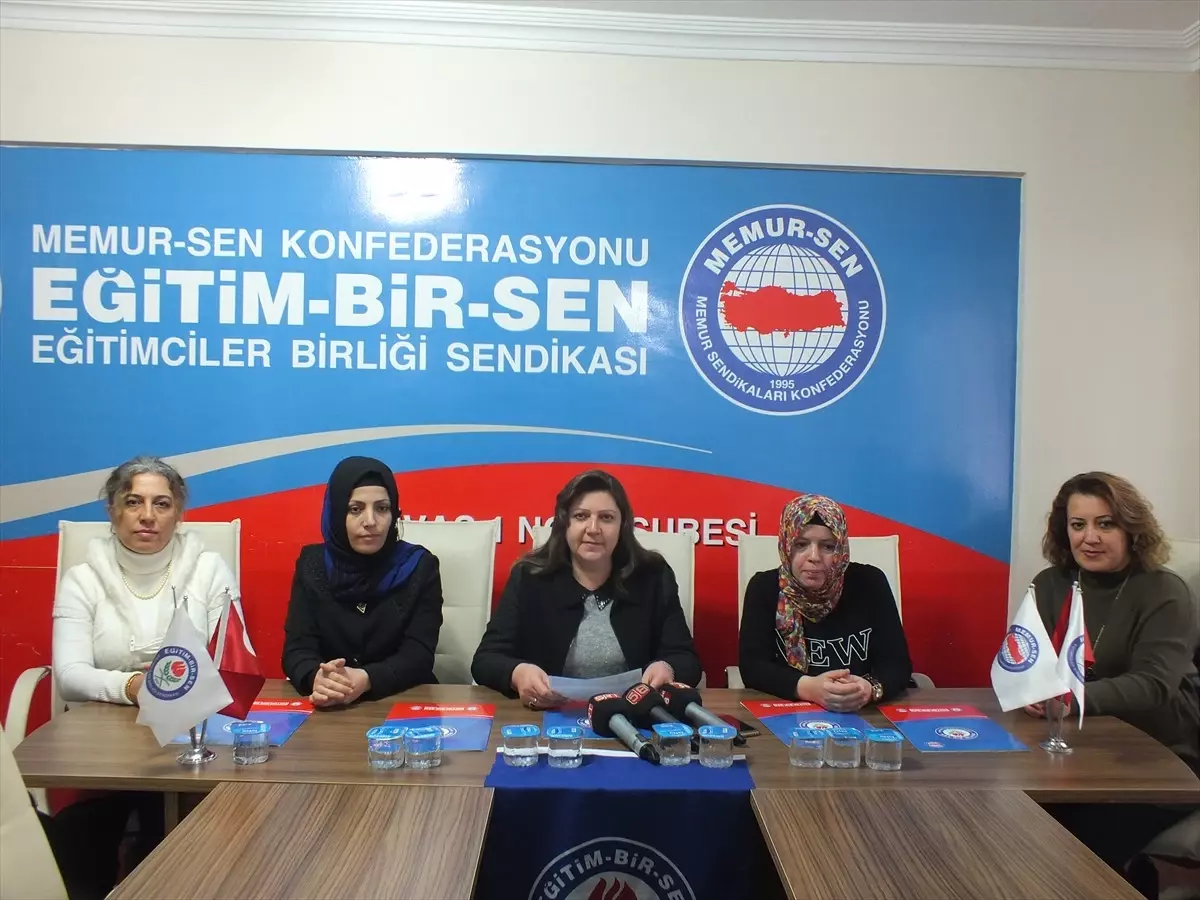 Eğitim-Bir-Sen Kadına Şiddeti Kınadı