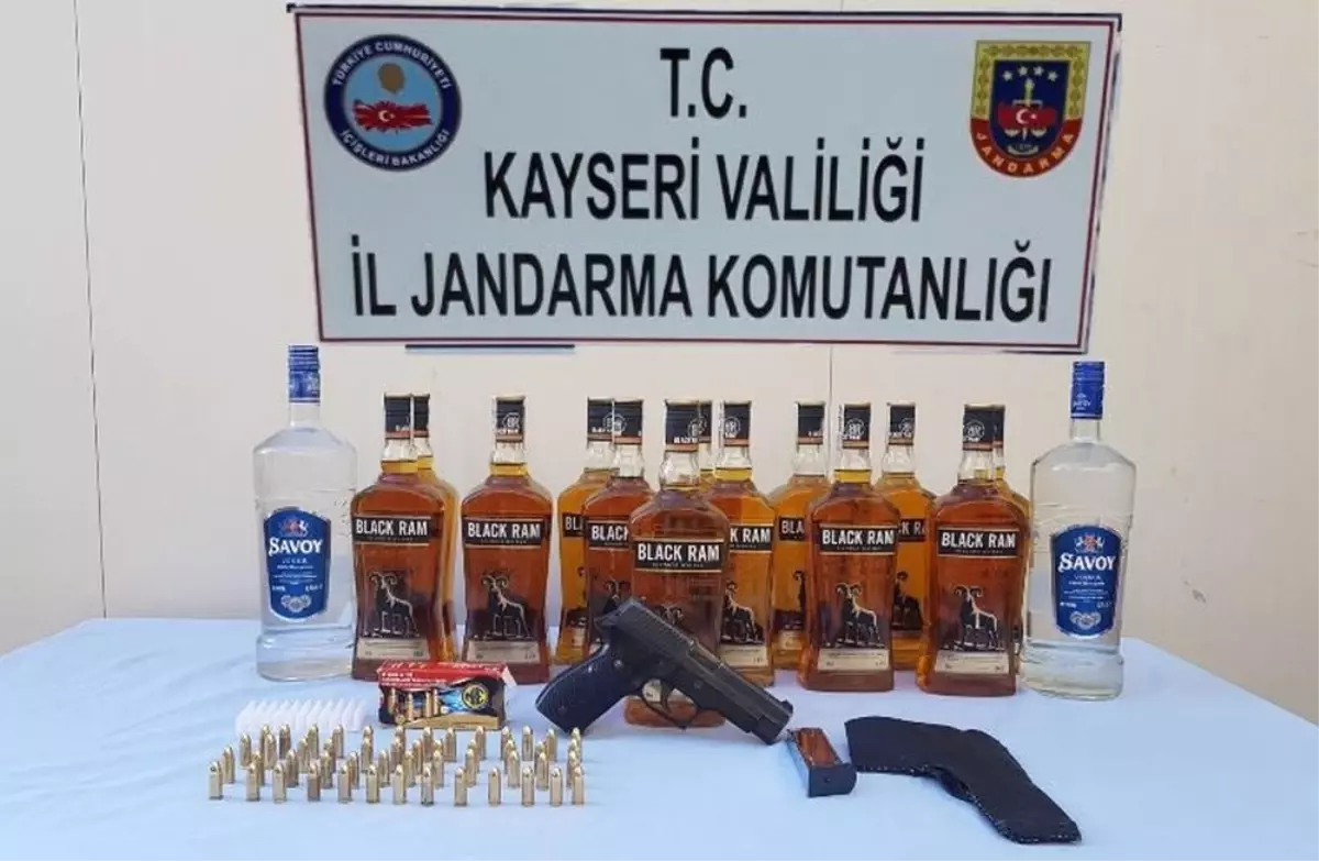 Kaçak İçki Operasyonunda Gözaltına Alınan Kadının Üzerinden Silah Çıktı