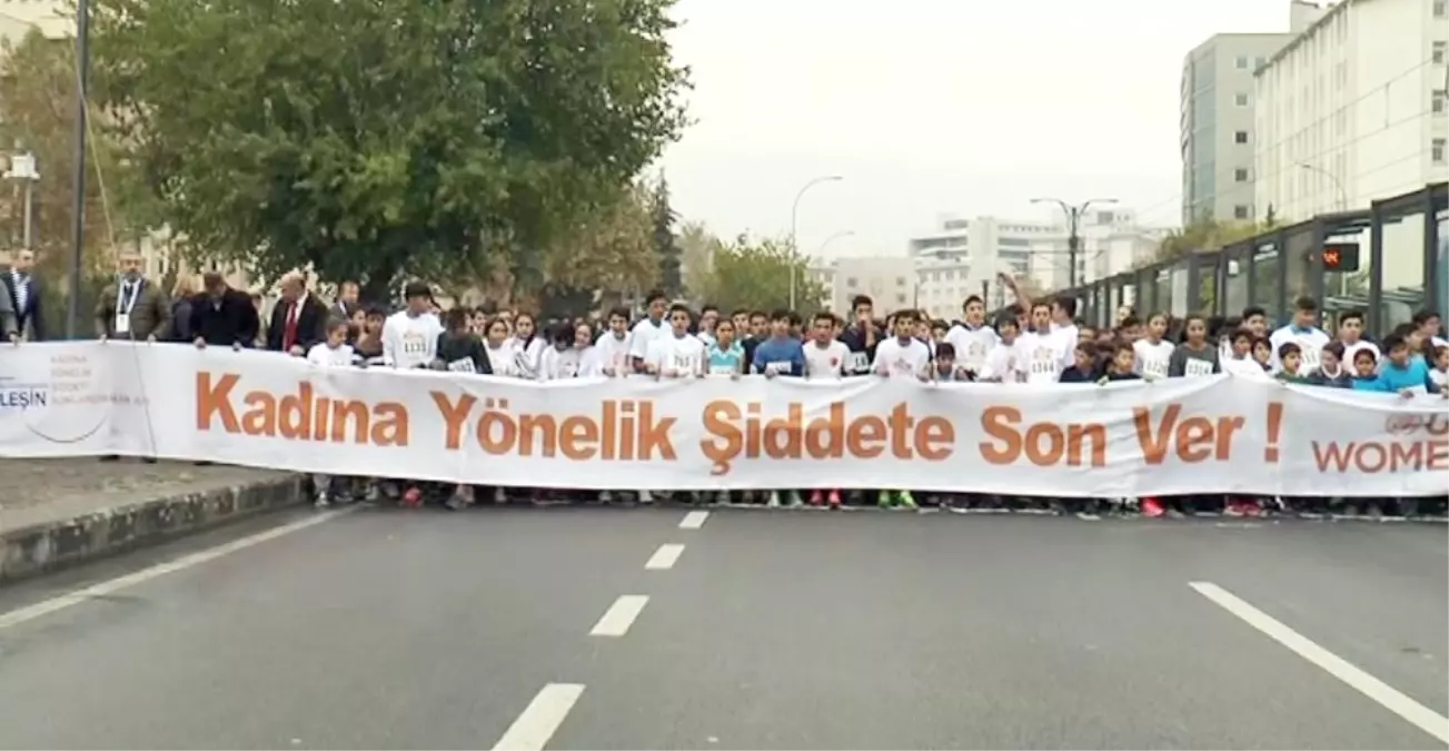 Kadına Şiddetle Mücadele Koşusuna Erkeklerden Destek