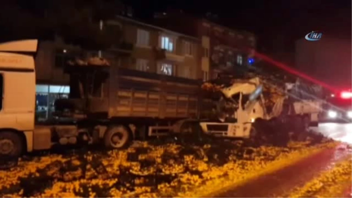 Mandalina Yüklü Tır Park Halindeki Başka Bir Tıra Çarptı, Ortalık Savaş Alanına Döndü