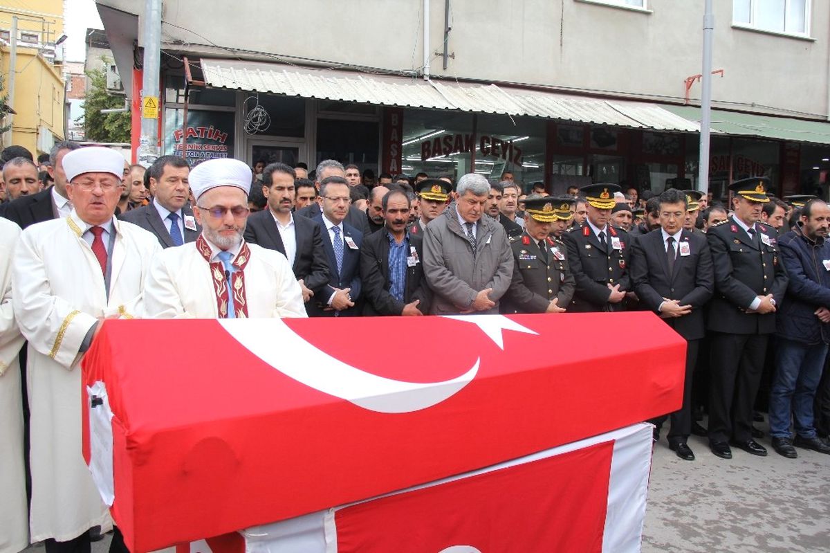 Muğla\'da Şehit Olan Asker Kocaeli\'de Toprağa Verildi