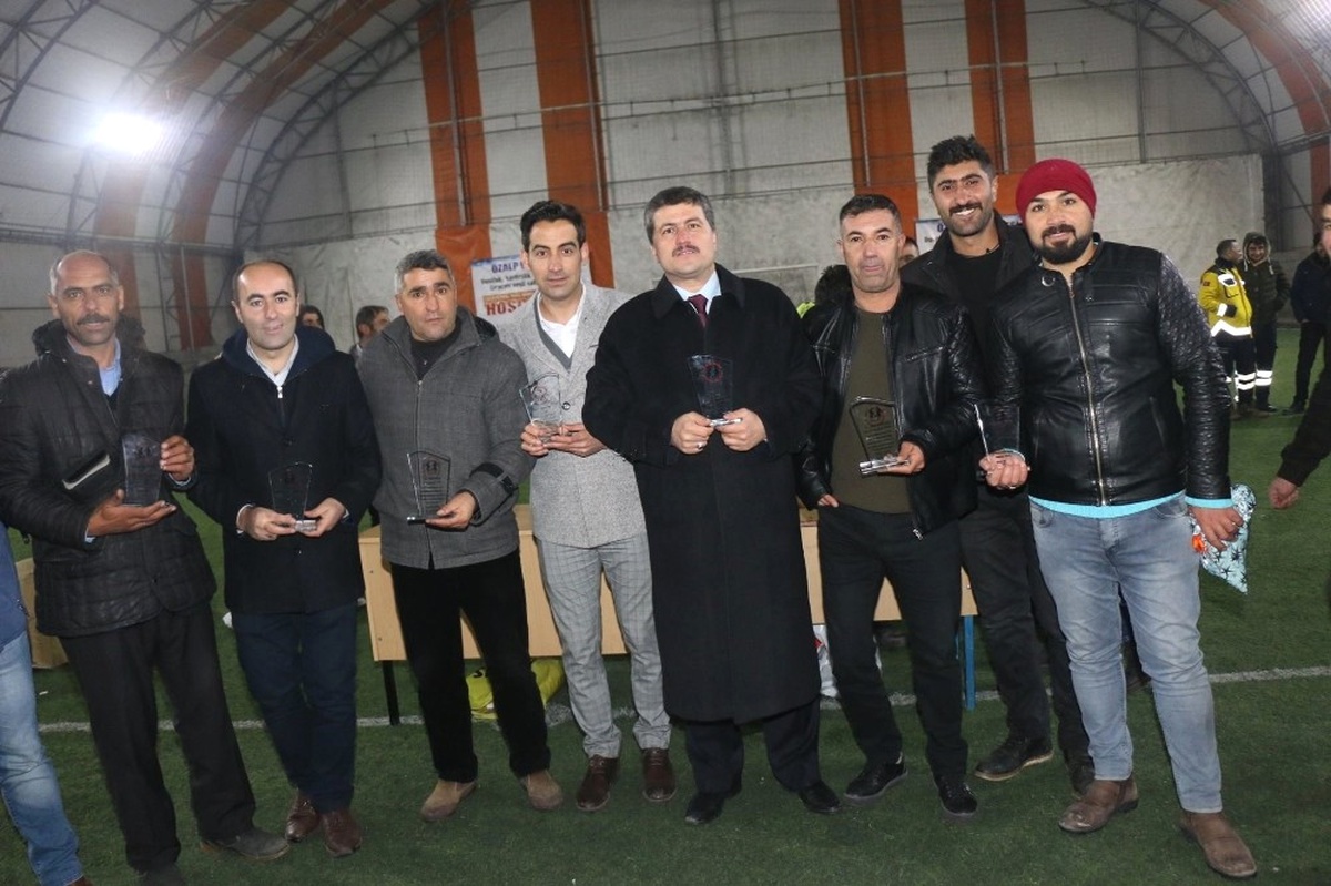 Özalp Belediyesi Halı Saha Futbol Turnuvası Tamamlandı