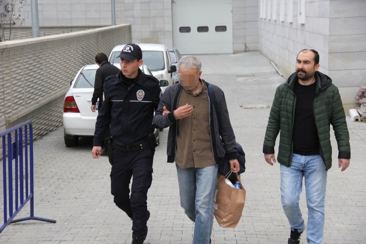 Samsun\'da Fetö\'nün Gaybubet Evinde Yakalanan Öğretmen Adliyeye Sevk Edildi