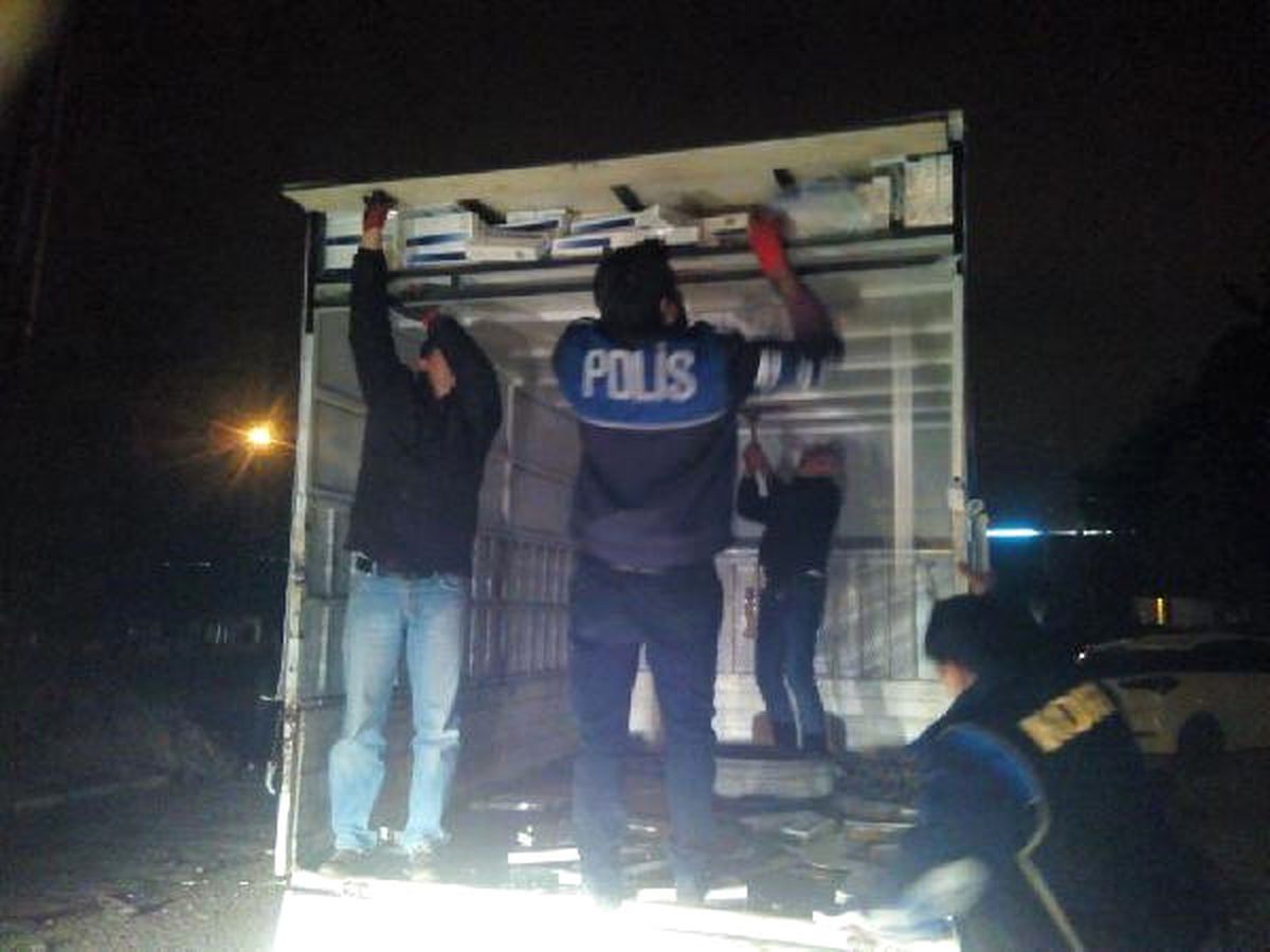 Şanlıurfa\'da Kamyonda Kaçak Sigaraya Gözaltı