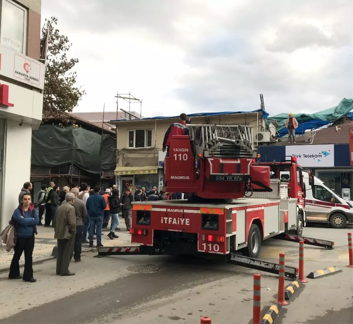 Tadilat Yaparken Duvara Sıkıştı