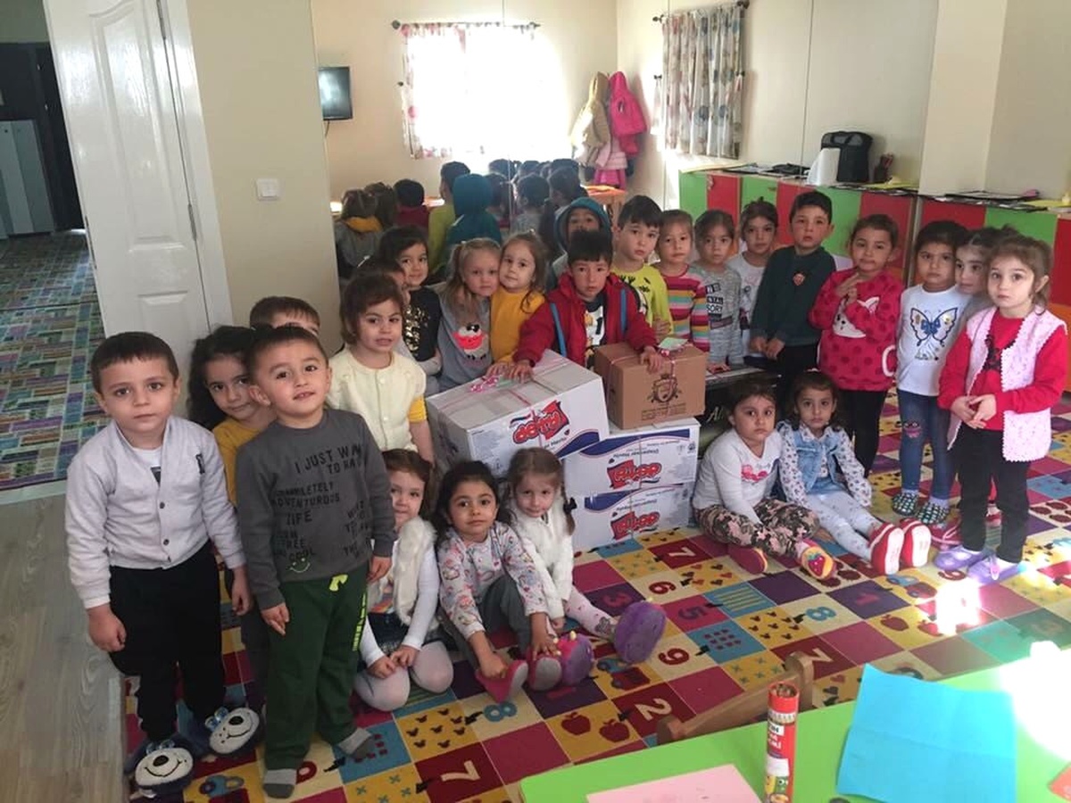 Yaşları Küçük Gönülleri Büyük