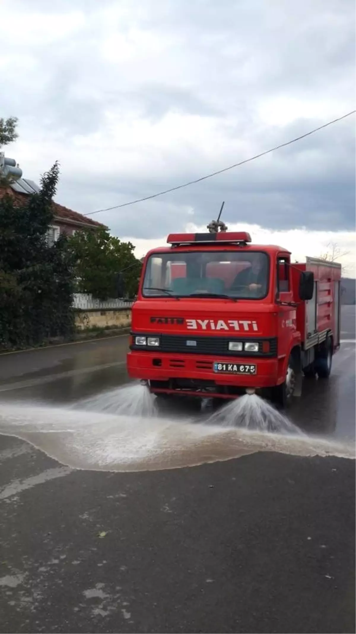 Akçakoca\'da Caddeler Gül Suyu ile Yıkandı