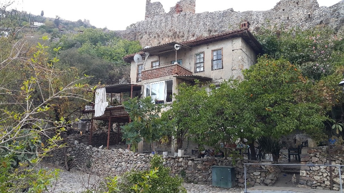 Alanya\'da Tarihi Evlerin Restorasyon Çalışmaları Devam Ediyor