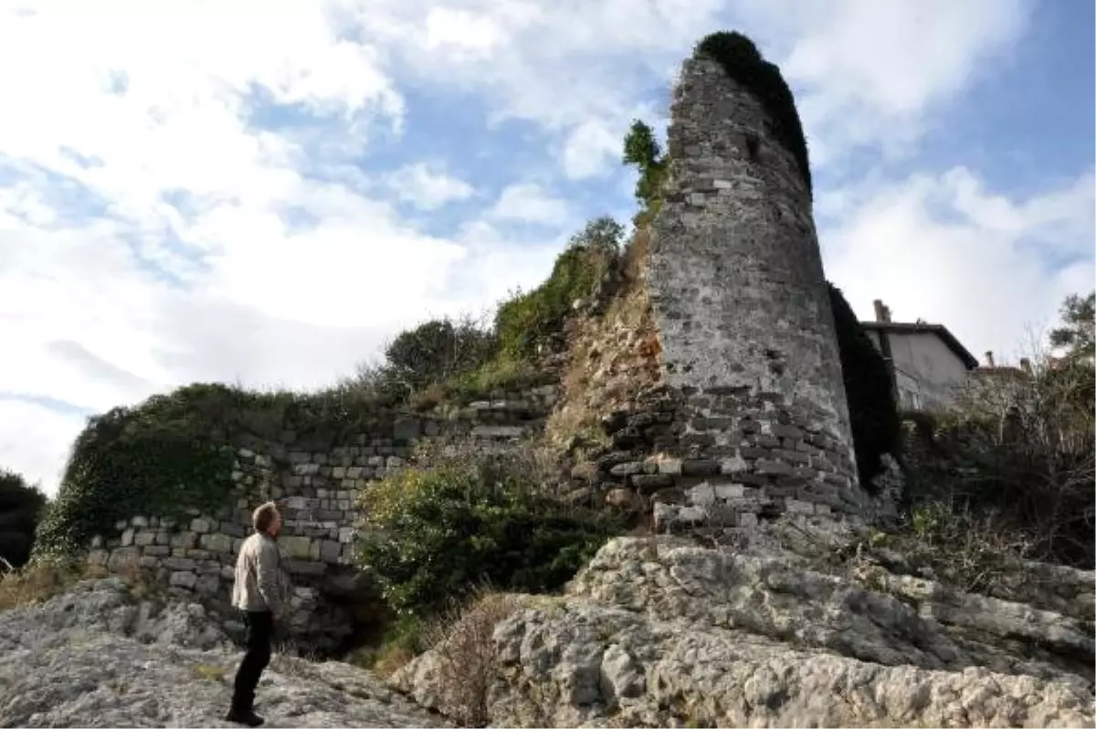 Amasra Kalesi\'nde Yıkılma Tehlikesi